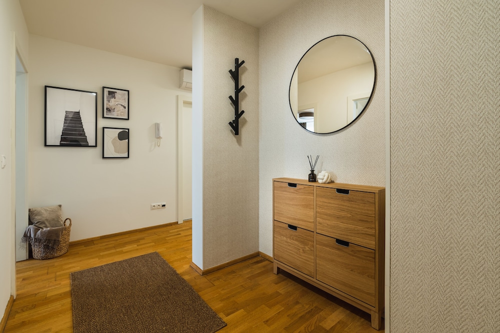 Ambiente Serviced Apartments - Centre 10/50