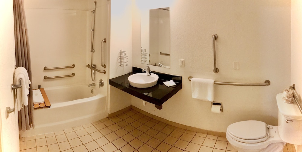 Travelodge by Wyndham Madison Heights MI 13/41