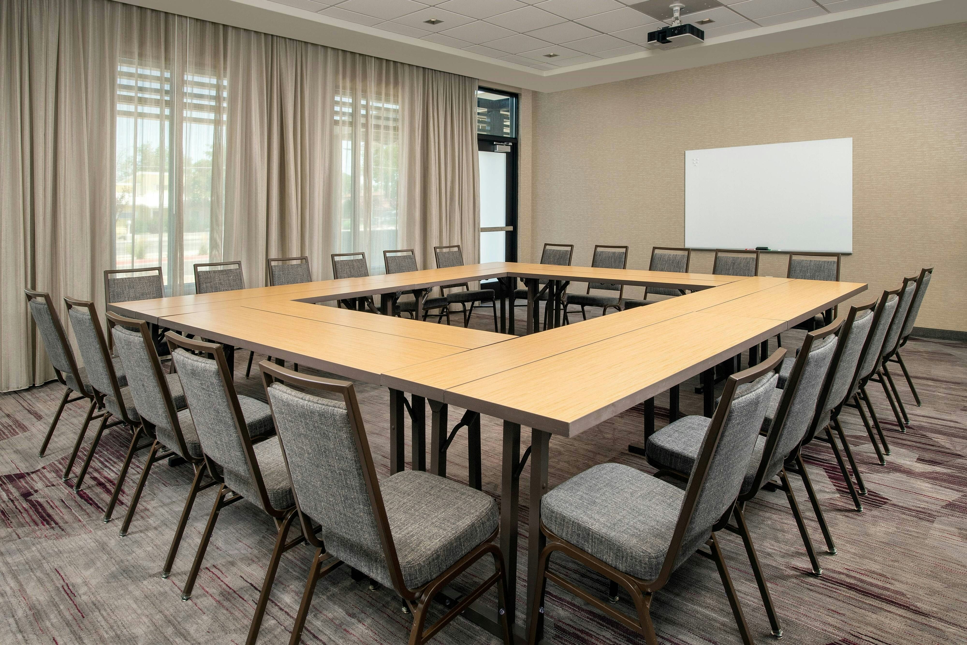Courtyard by Marriott Las Cruces at Nmsu 20/25