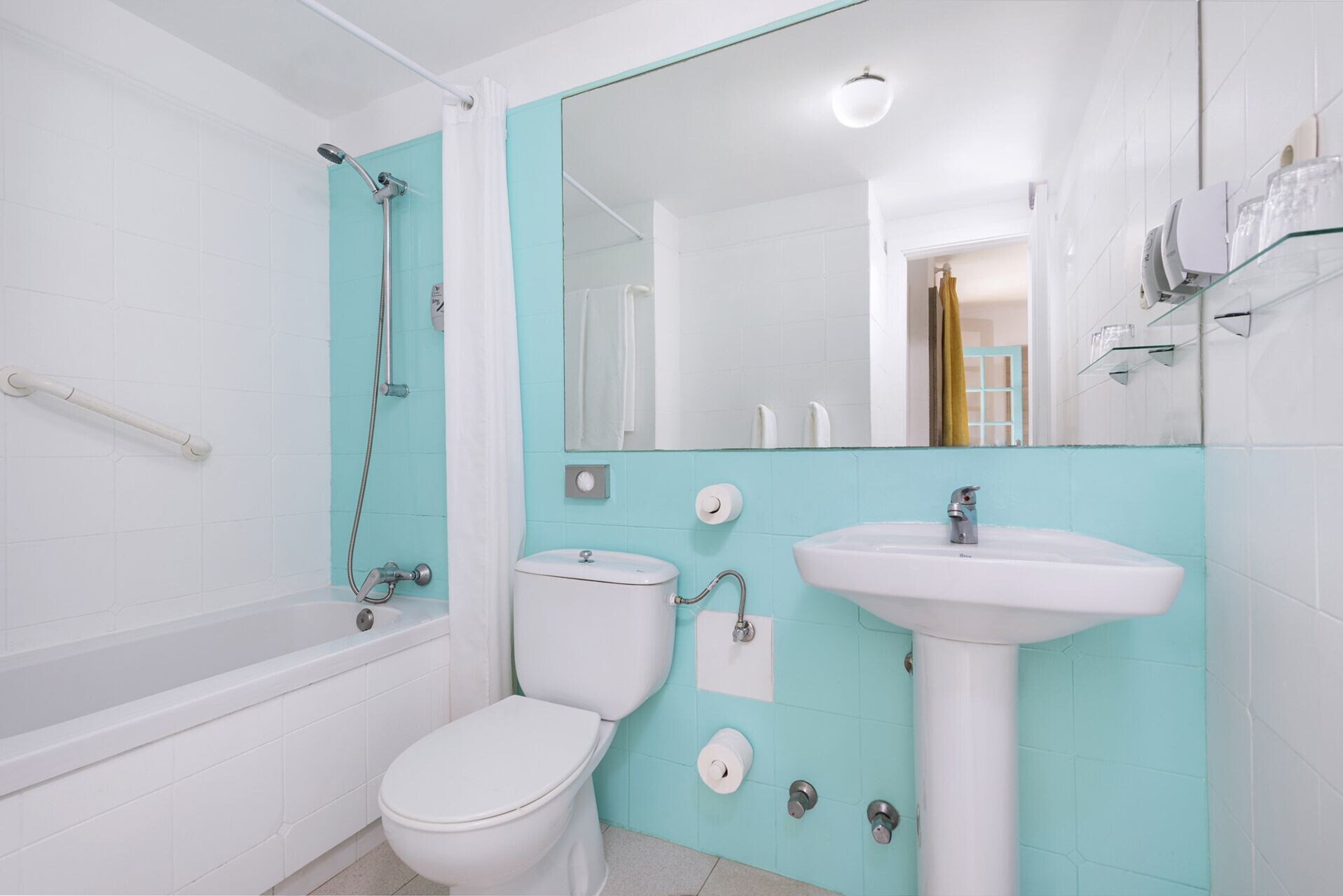1 Bedroom, Twin Beds, Pool Side