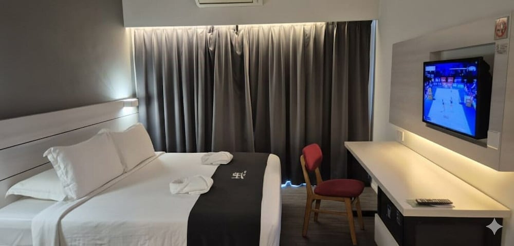 DELUXE, DOUBLE BED