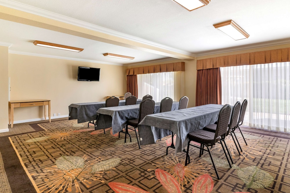 Best Western Plus Garden Court Inn 46/54