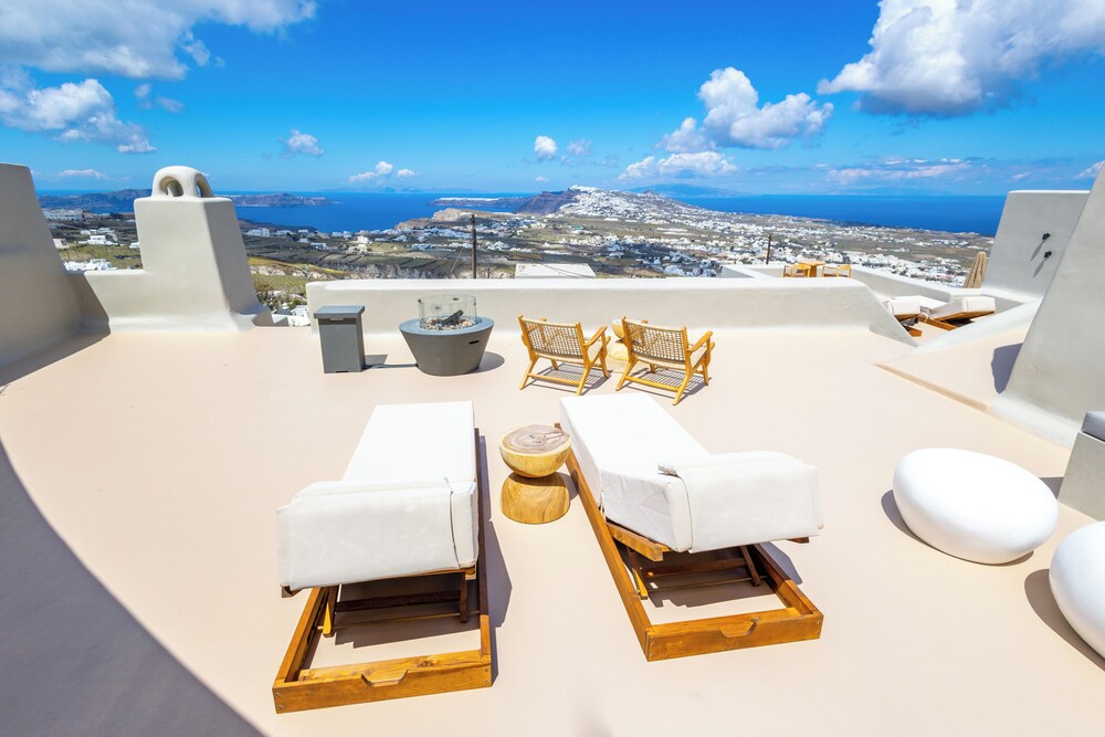 Luna Santorini Suites 40/50