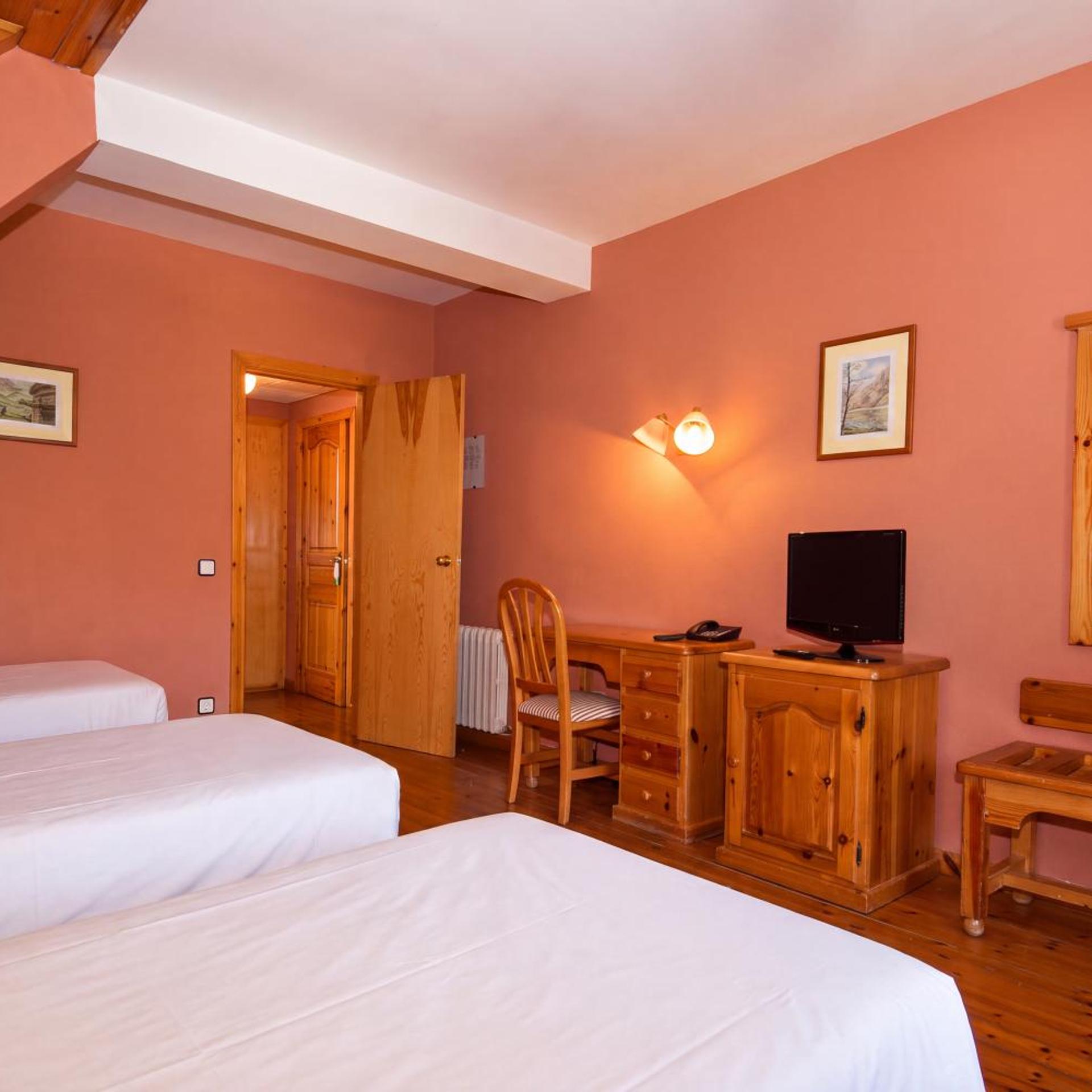 Room, Triple, Attic