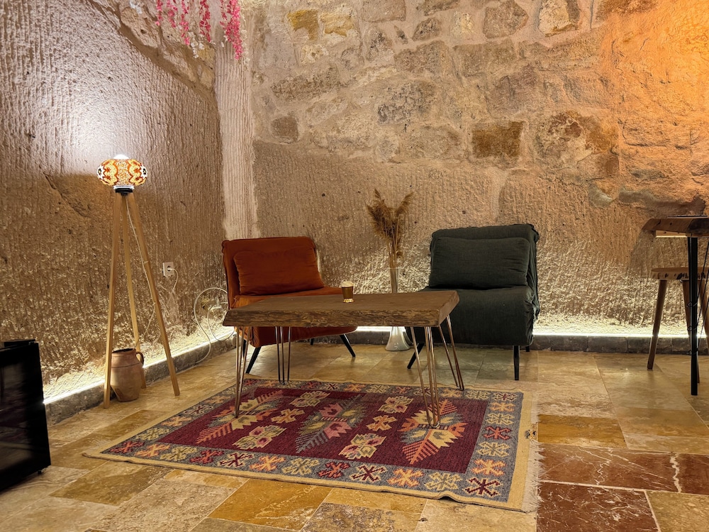 Ceran Stone House 4/50