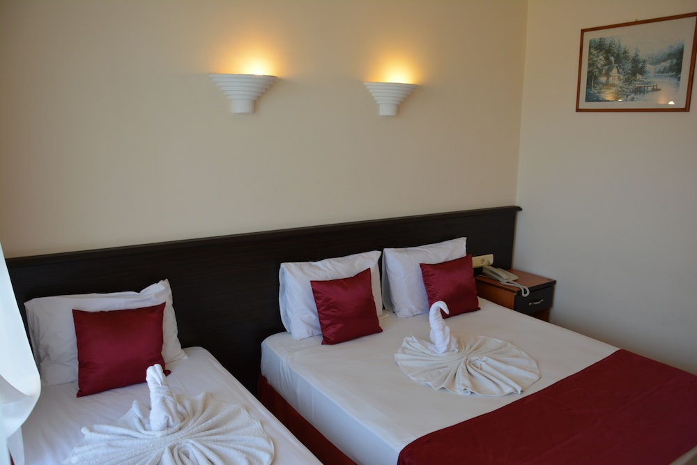 STANDARD, DOUBLE OR TWIN BED, BALCONY