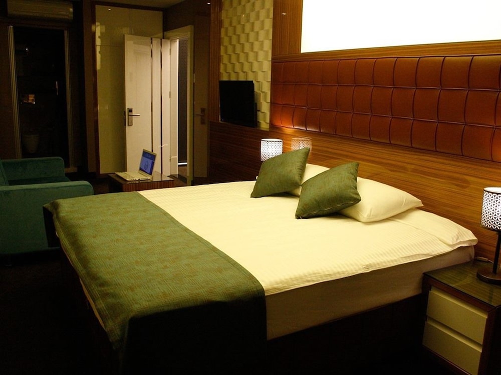 The Hera Platinum Hotel 17/50