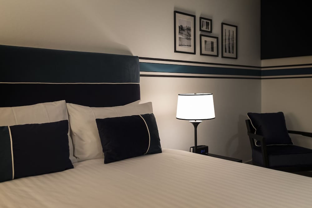 Ramada by Wyndham Diplomat Canberra 33/65