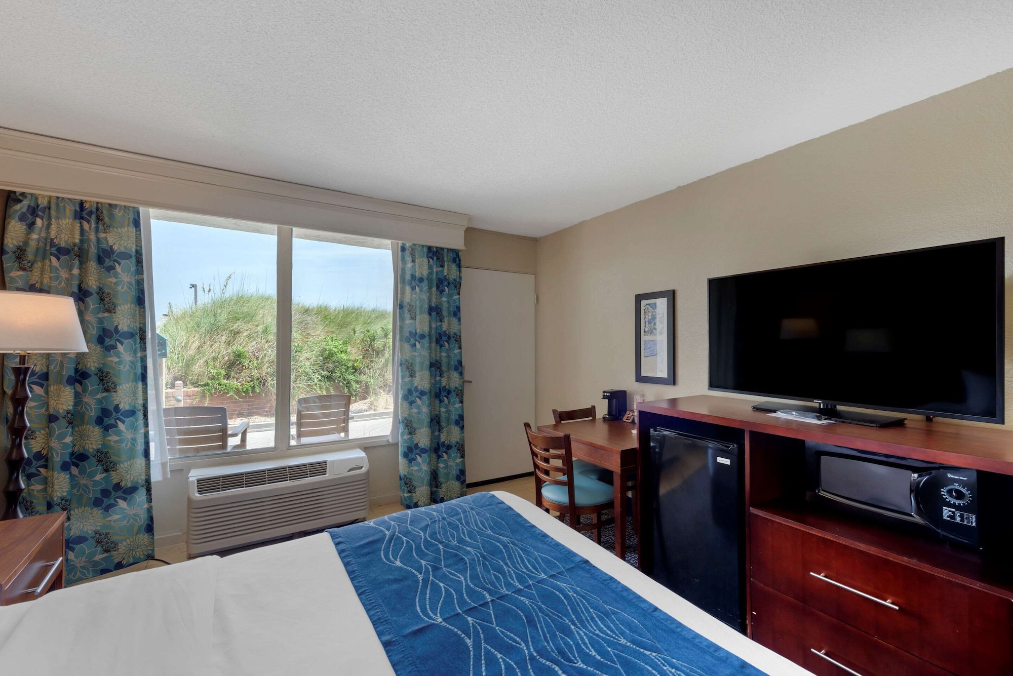 Room, Queen Bed, Dune View