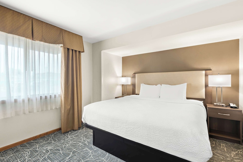 SUITE, KING BED