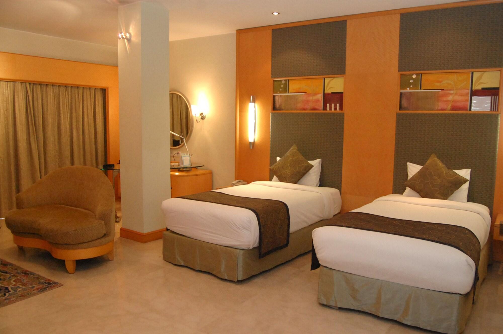 Lakeshore Hotel & Apartments 22/66