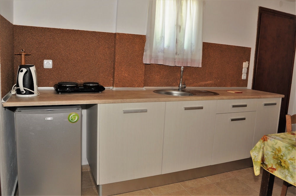 Captain’s Studios & Apartments 19/66