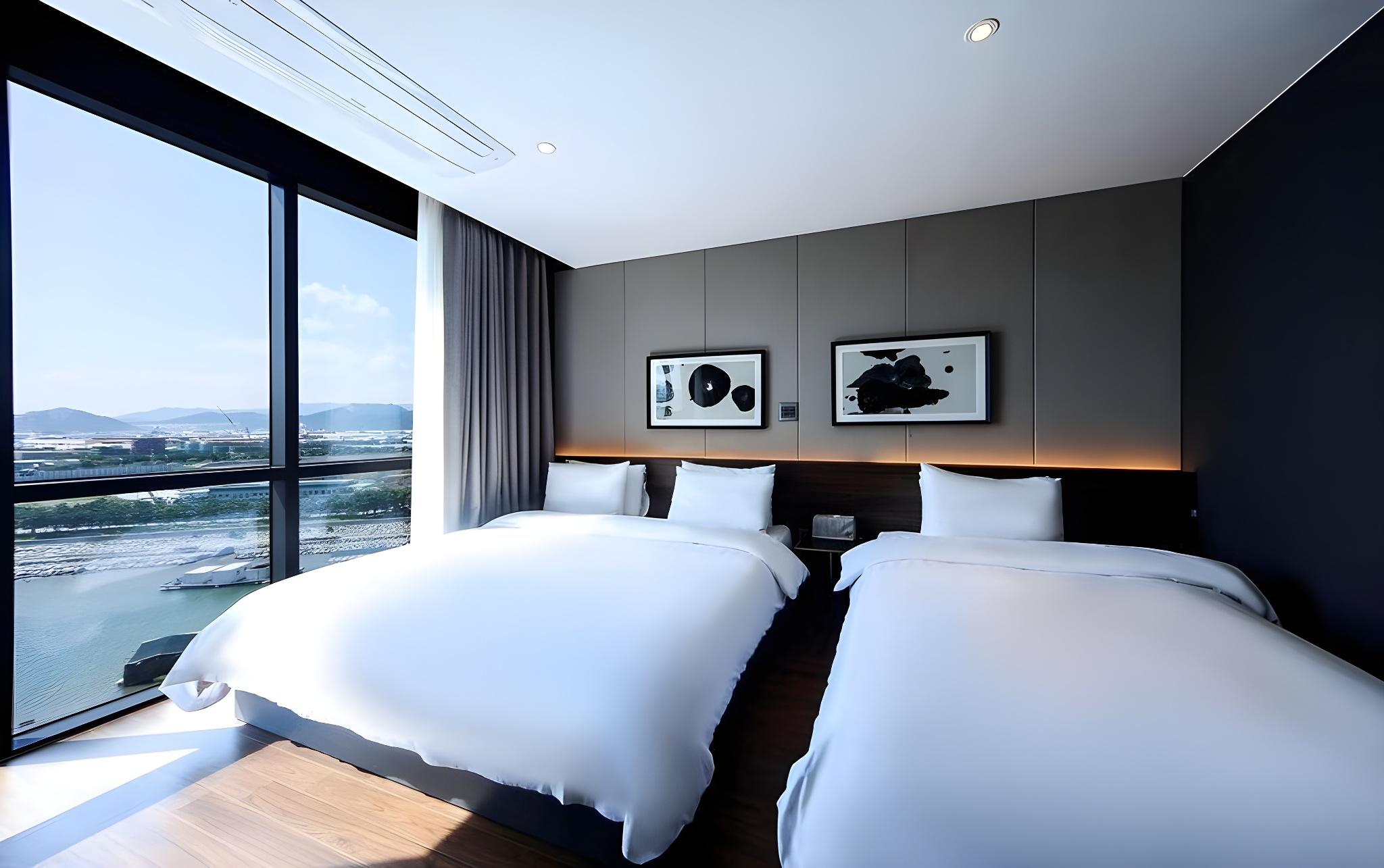 1 Bedroom, Family, 1 Queen and 1 Single Bed, Beach Front