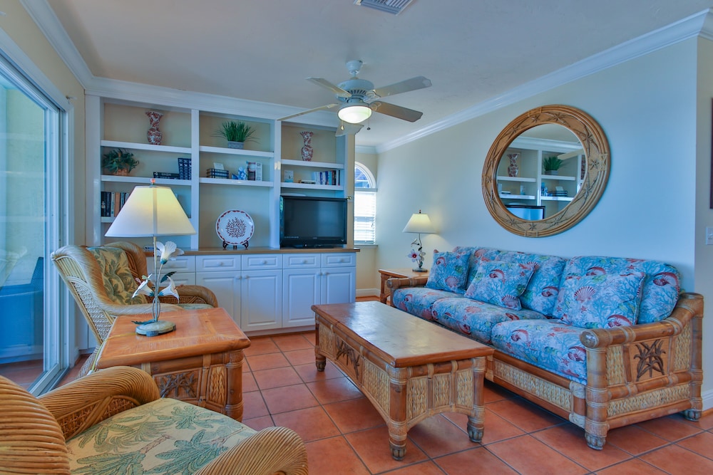 Tortuga Inn Beach Resort 29/76