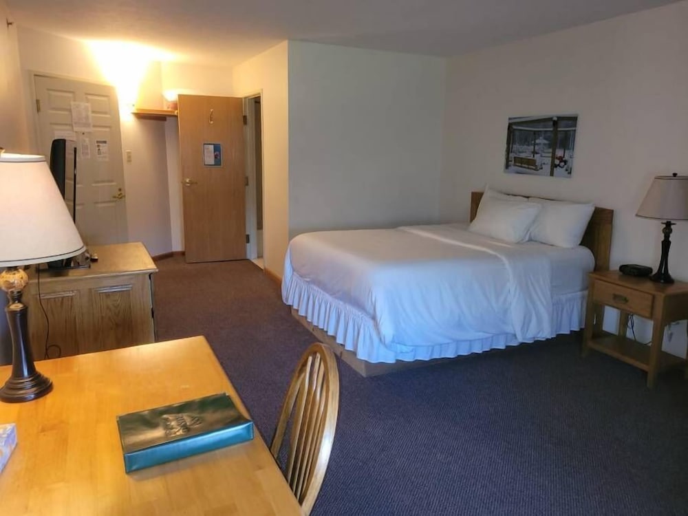 Brook Pointe Inn 22/53