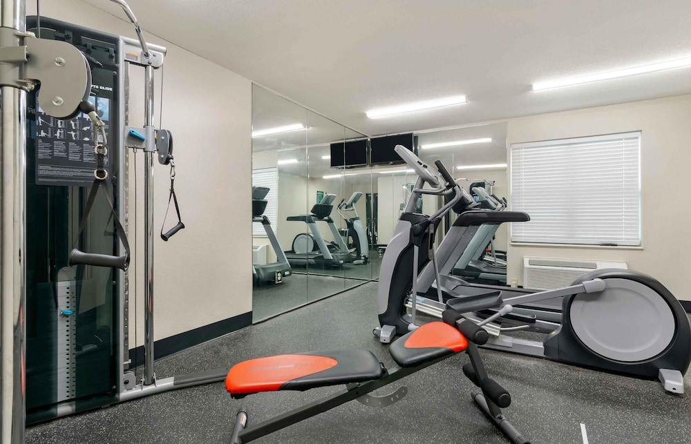 Extended Stay America Suites Kansas City Airport 27/45