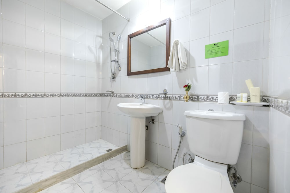 SUMMIT RESIDENCY AIRPORT HOTEL 44/48