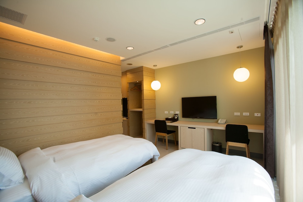 823-Tourist Hotel 23/64
