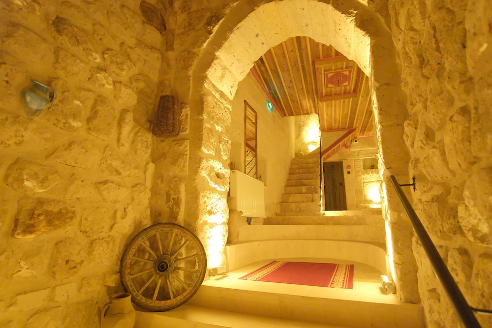 Euphoria Cave House 26/50