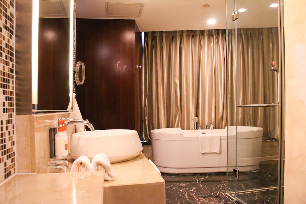 Crowne Plaza Yantai Seaview 35/82