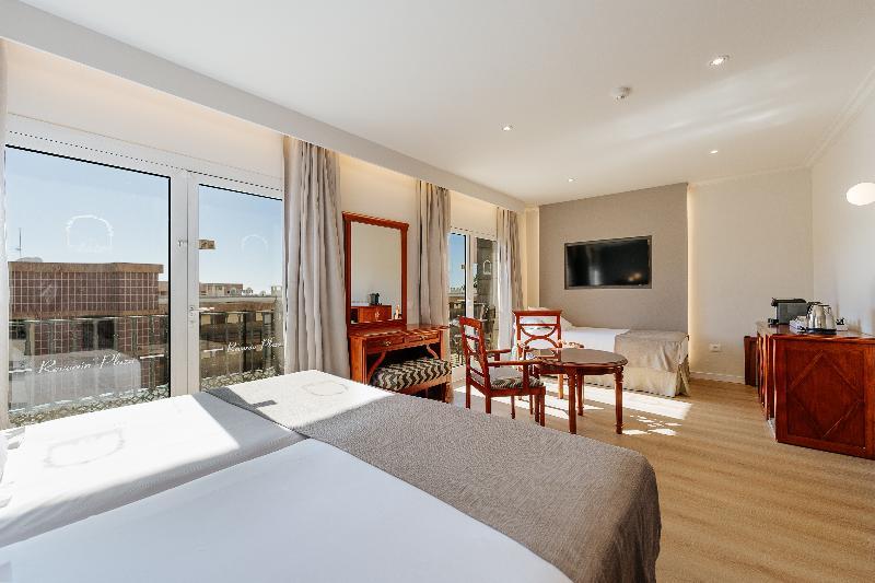 Room, Triple, King Bed, Sofa