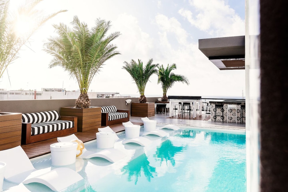 Marquee Playa Hotel 57/76