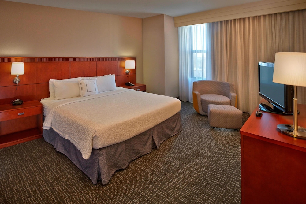 Courtyard by Marriott St. Petersburg Downtown 15/64