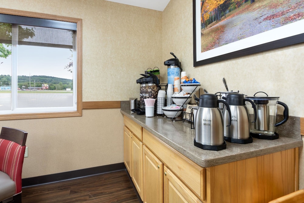 Comfort Inn Iron Mountain North 26/36