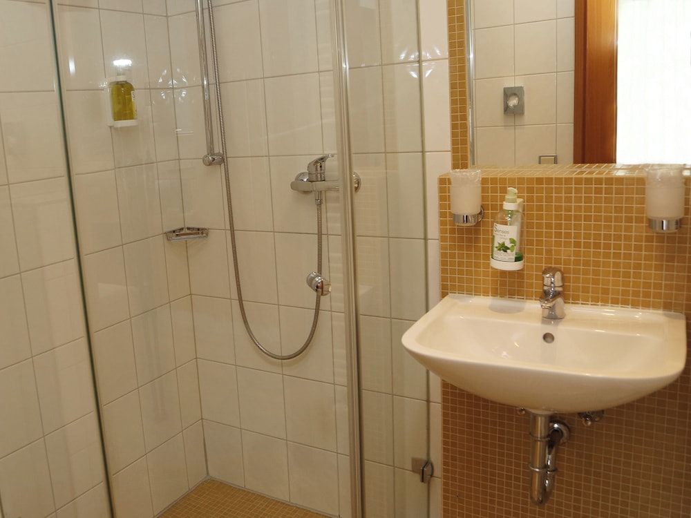 HOTEL LINDLEINSMUHLE 60/61
