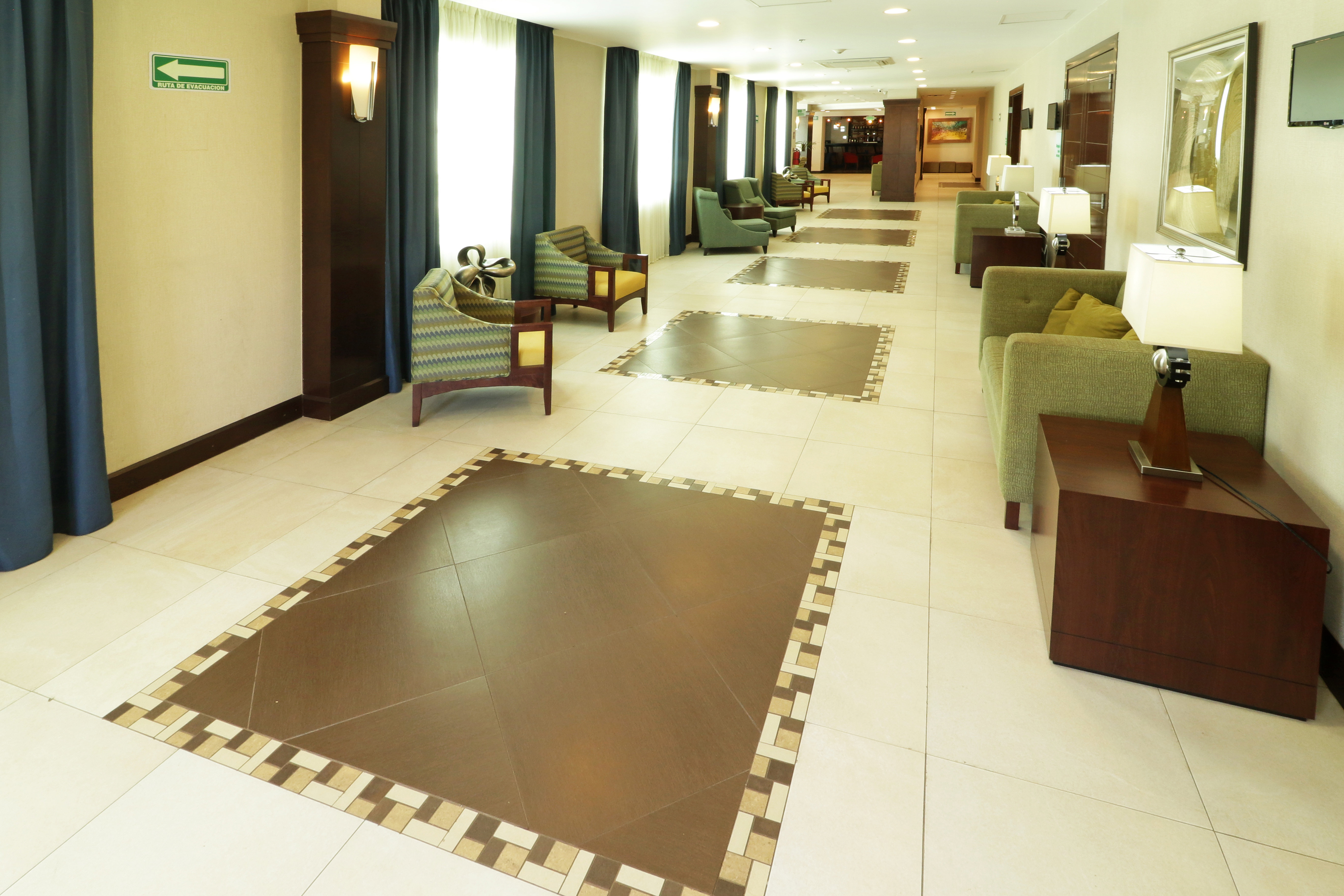 Holiday Inn Hotel & Suites Hermosillo Aeropuerto 18/50