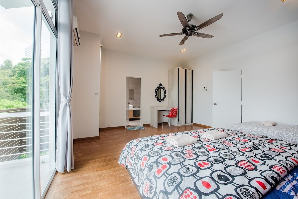 New Corner Shamrock Beach Villas Seaview 26/58