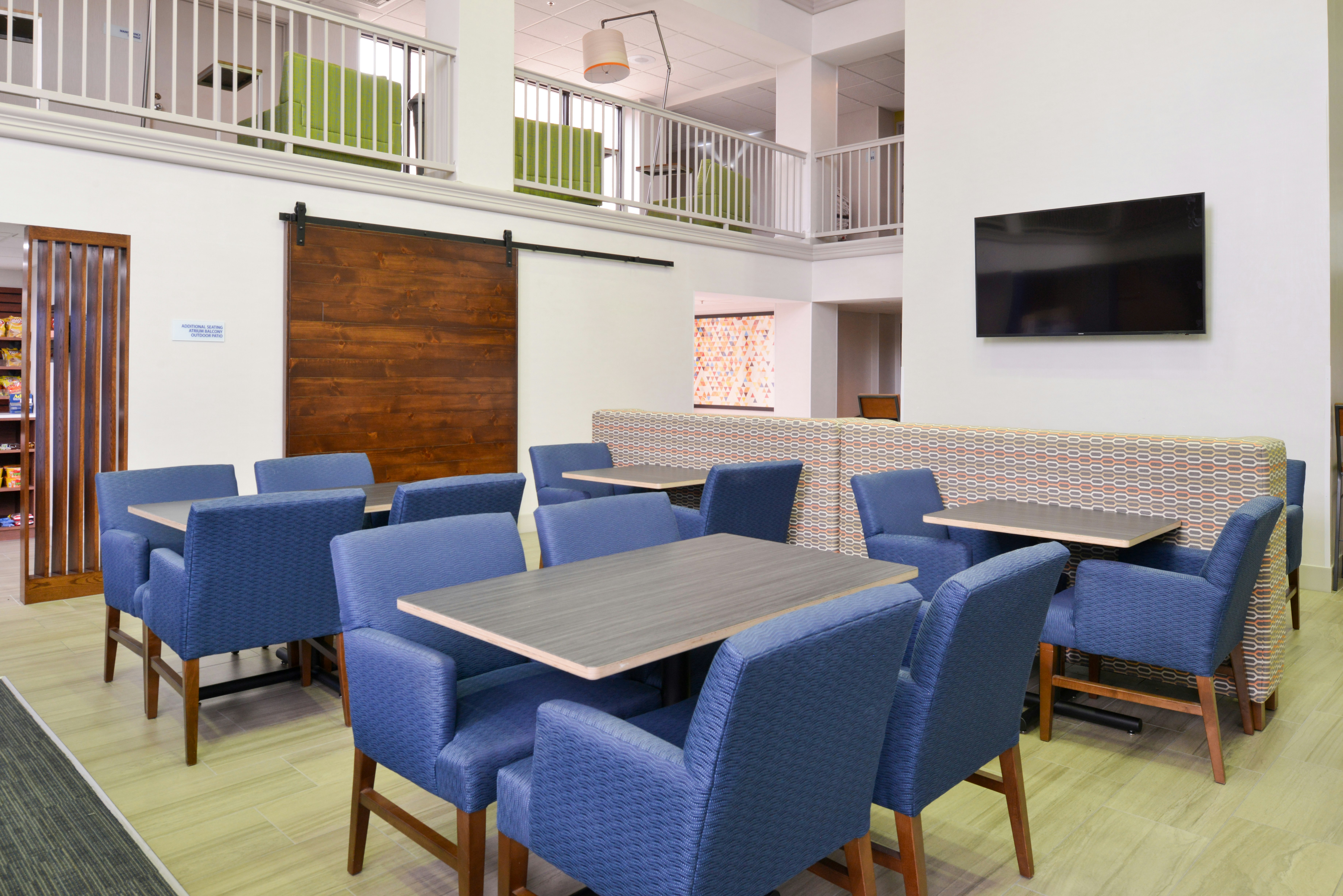 Holiday Inn Express Palm Desert 64/78