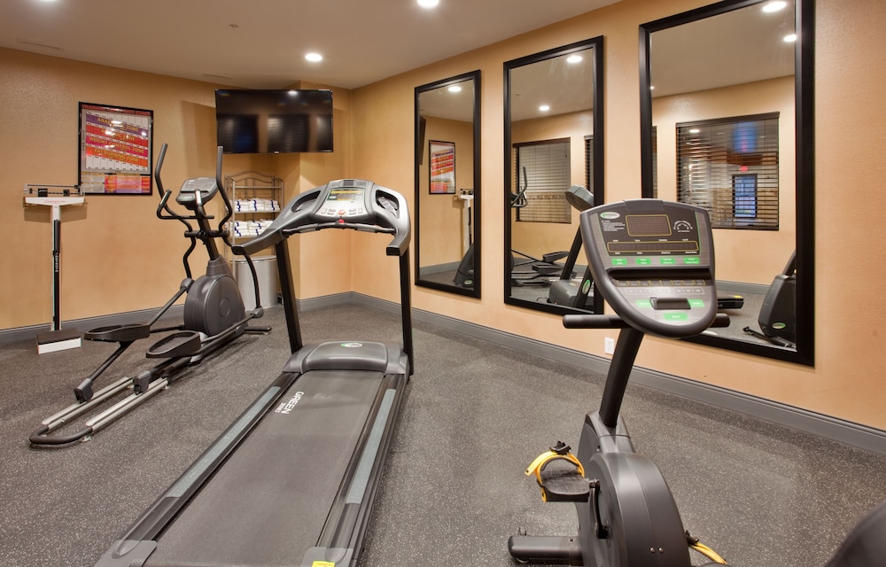 Holiday Inn Express Suites St Louis Airport 29/58