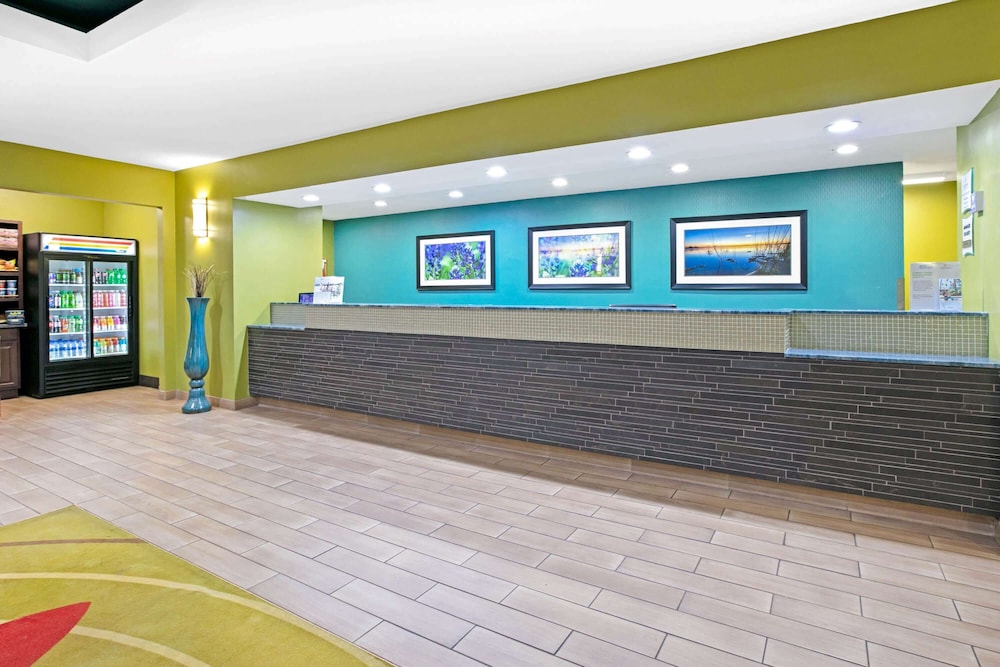 La Quinta Inn And Suites Paris 12/72