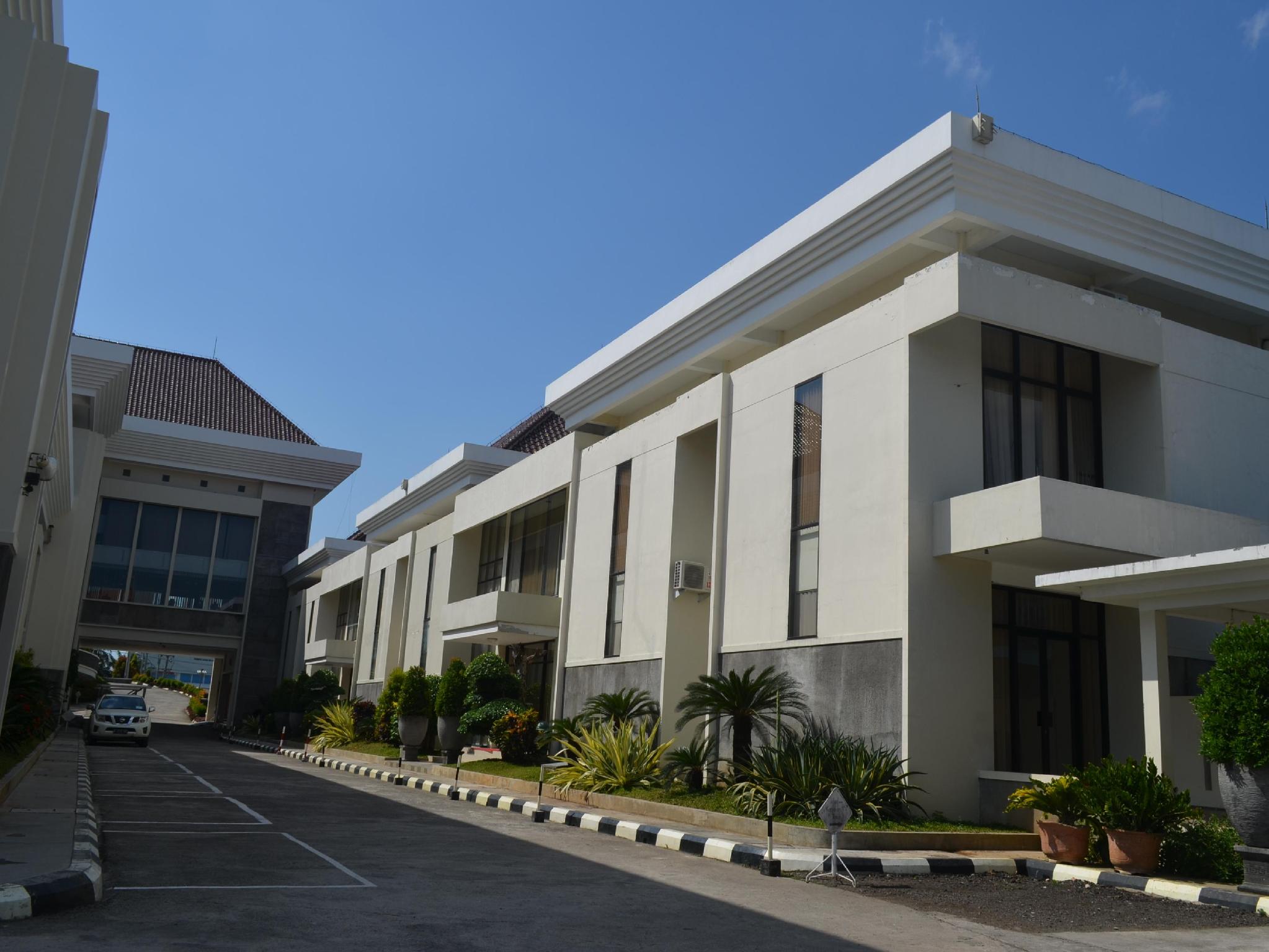 Regina Hotel Pemalang 27/32