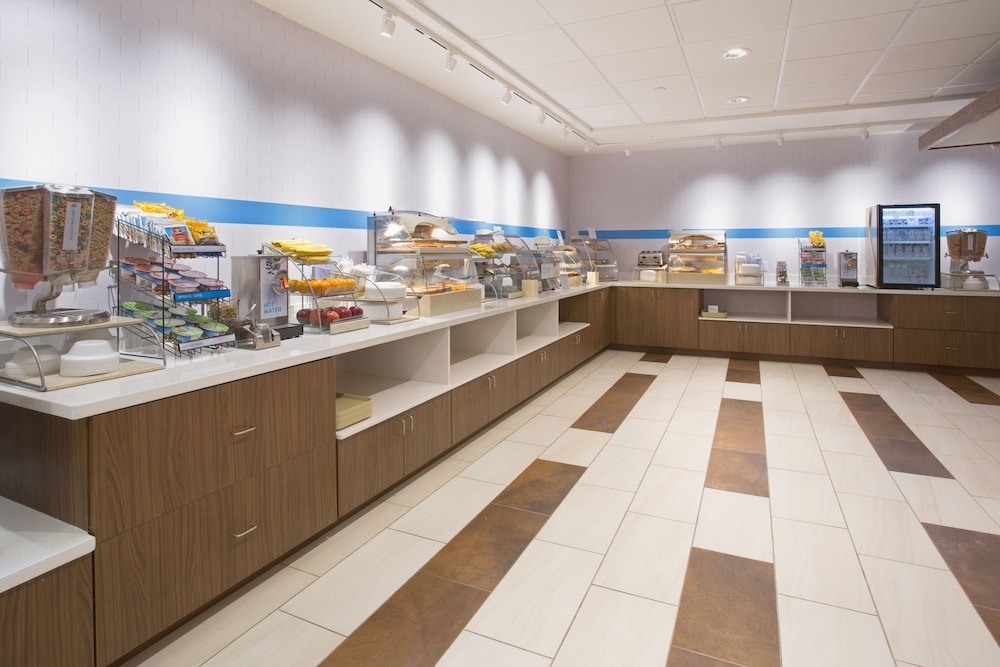 Holiday Inn Express Slidell 69/73