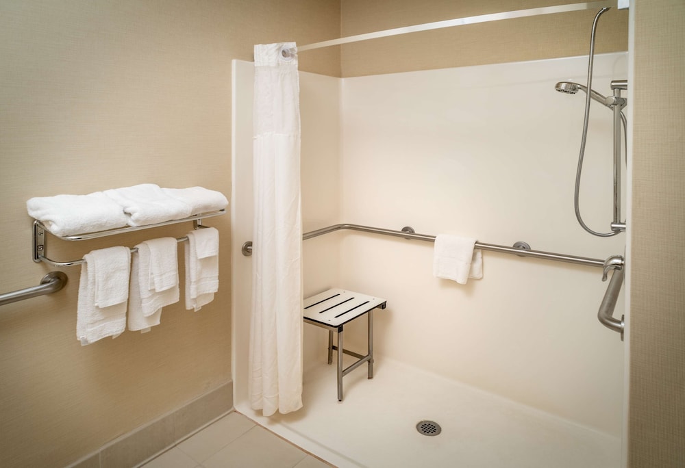 Country Inn and Suites By Radisson Charleston South WV 12/46