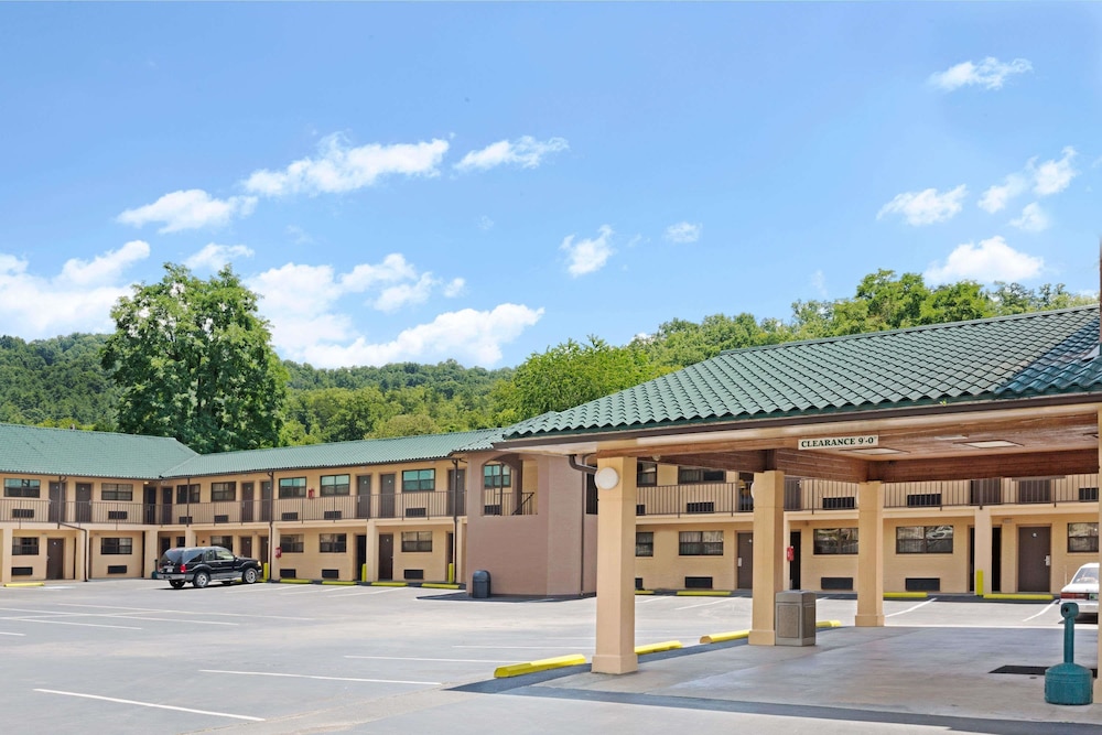 Days Inn by Wyndham Cherokee Near Casino 1/20