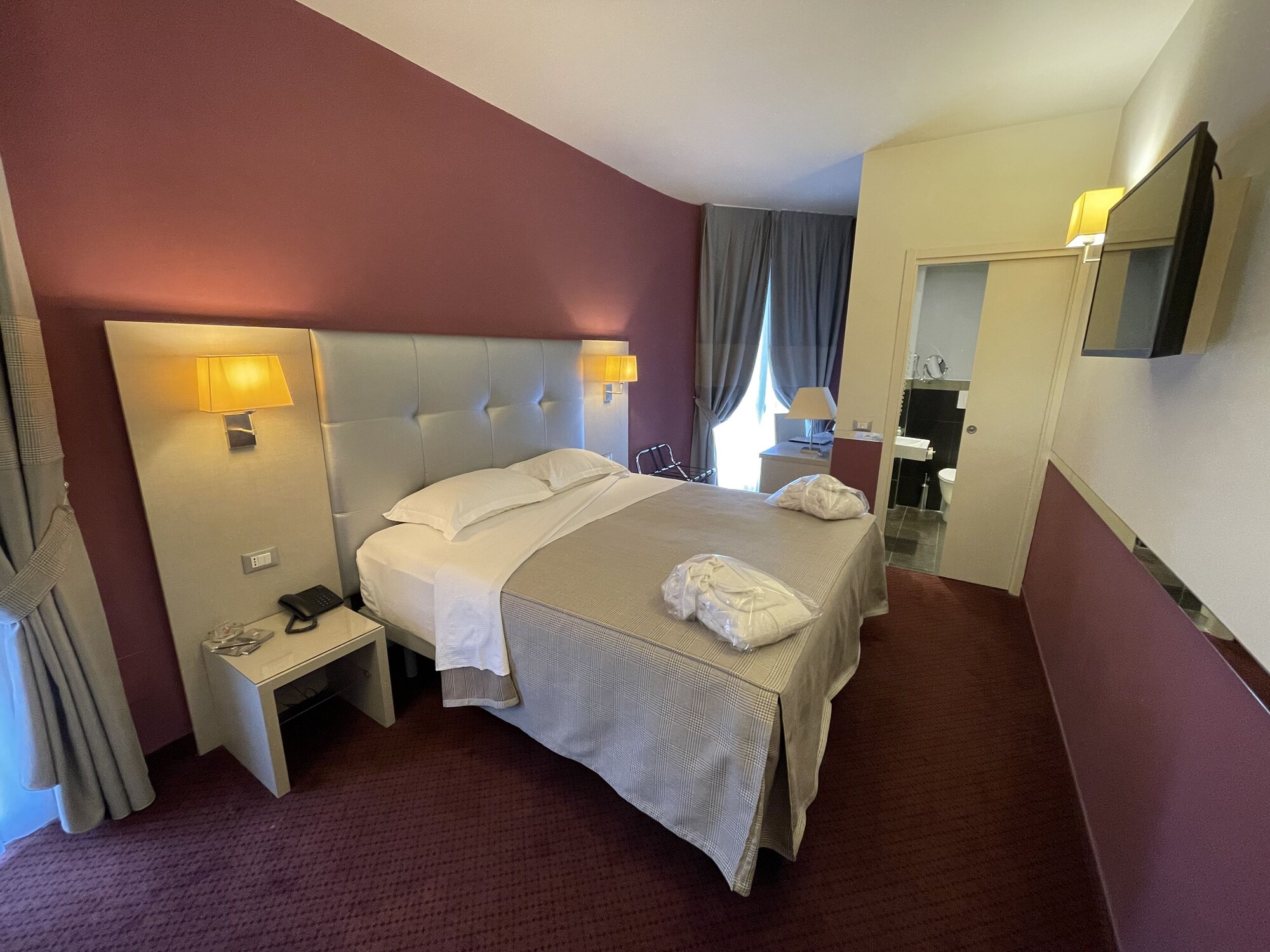 DELUXE, SINGLE, DOUBLE BED