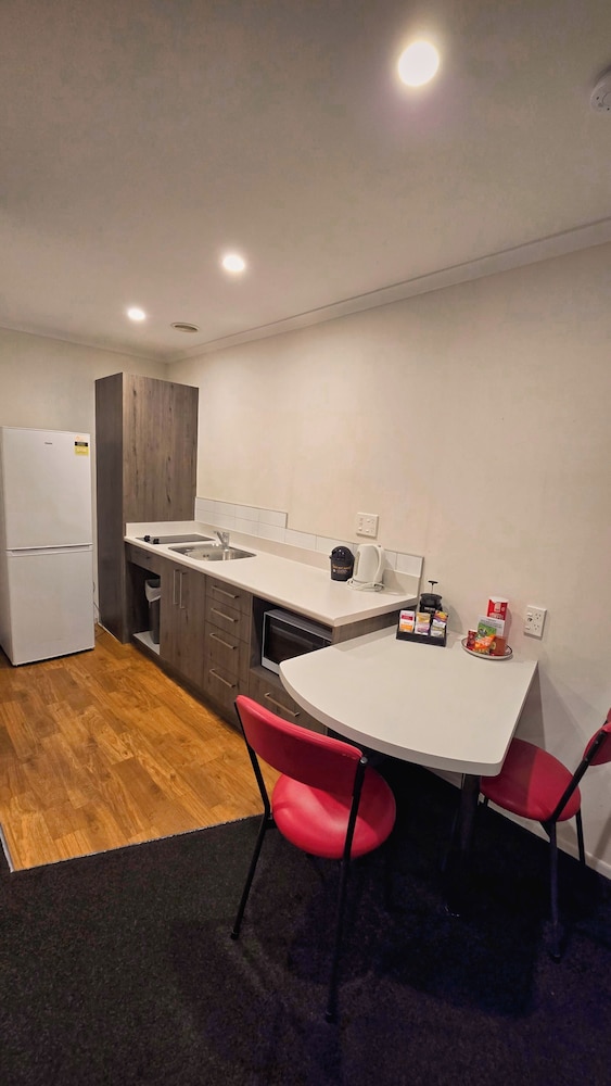 Carramar Motor Inn 55/64