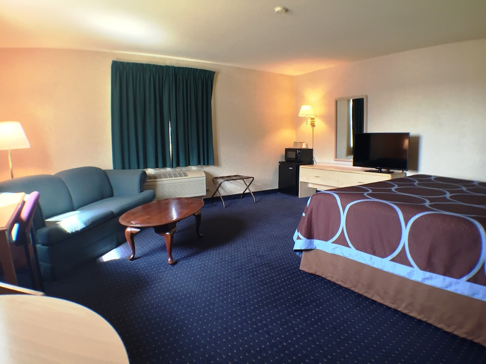 Super 8 By Wyndham Canandaigua 16/23