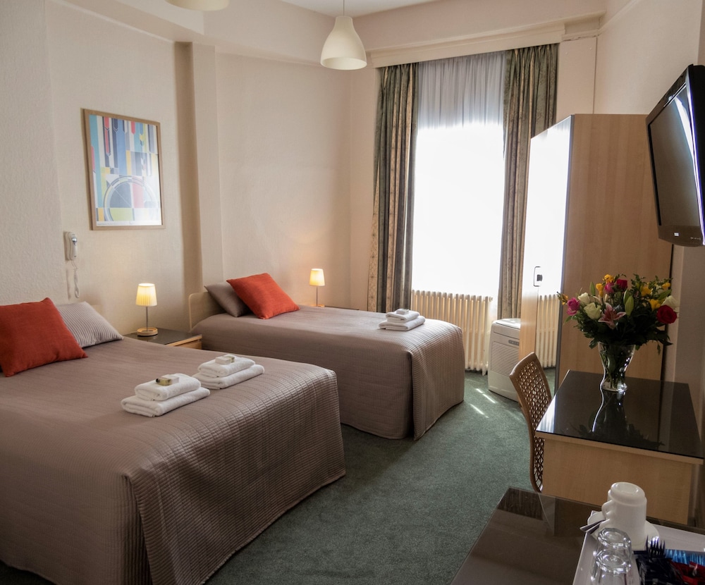 Room, Triple, 1 Double and 1 Single Bed