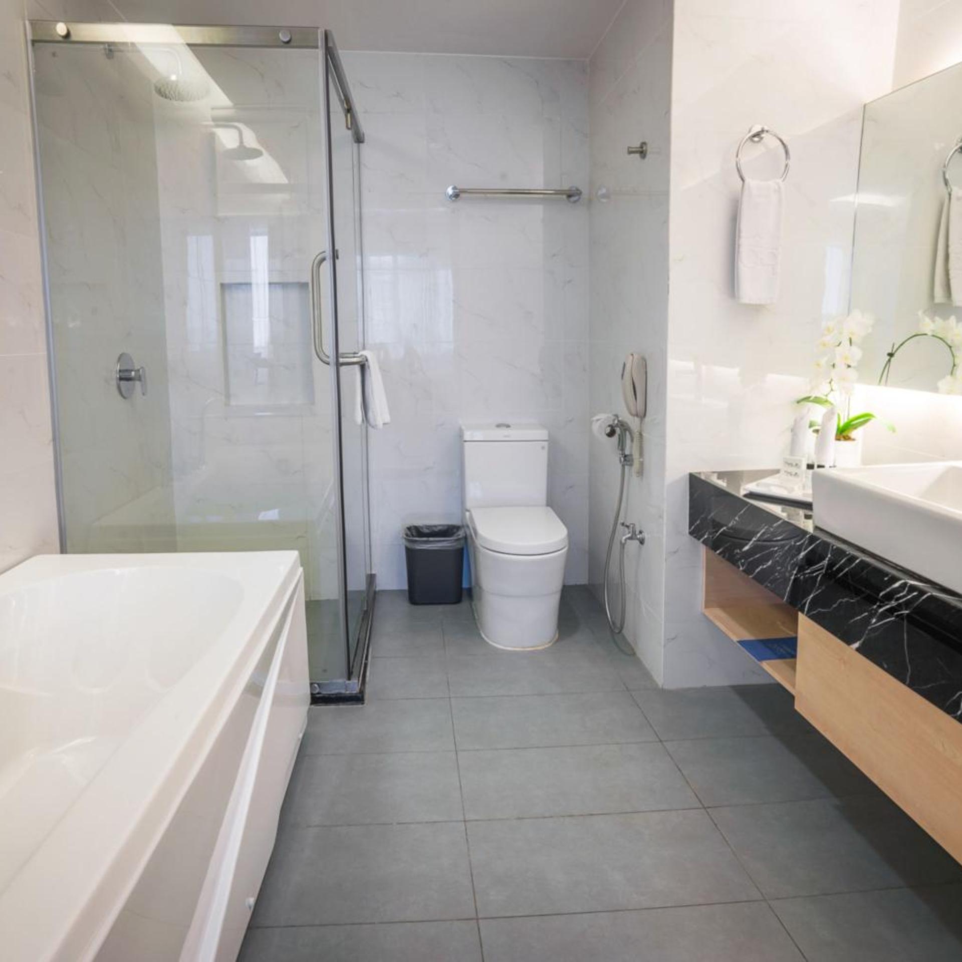 جناح جونيور، Crystal Crown Hotel Petaling Jaya 7/8