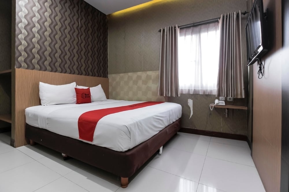 Reddoorz Plus @ Tuparev Cirebon 16/62