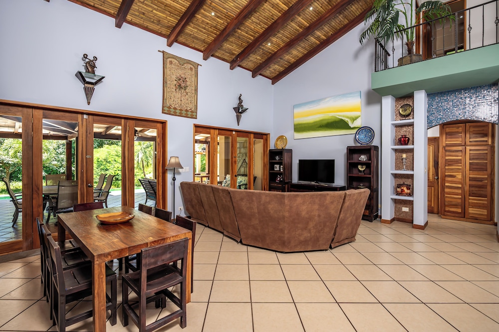 Hacienda Pinilla Vacation Rentals 7/84