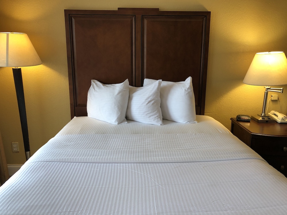 Days Inn by Wyndham Fort Walton Beach 9/34