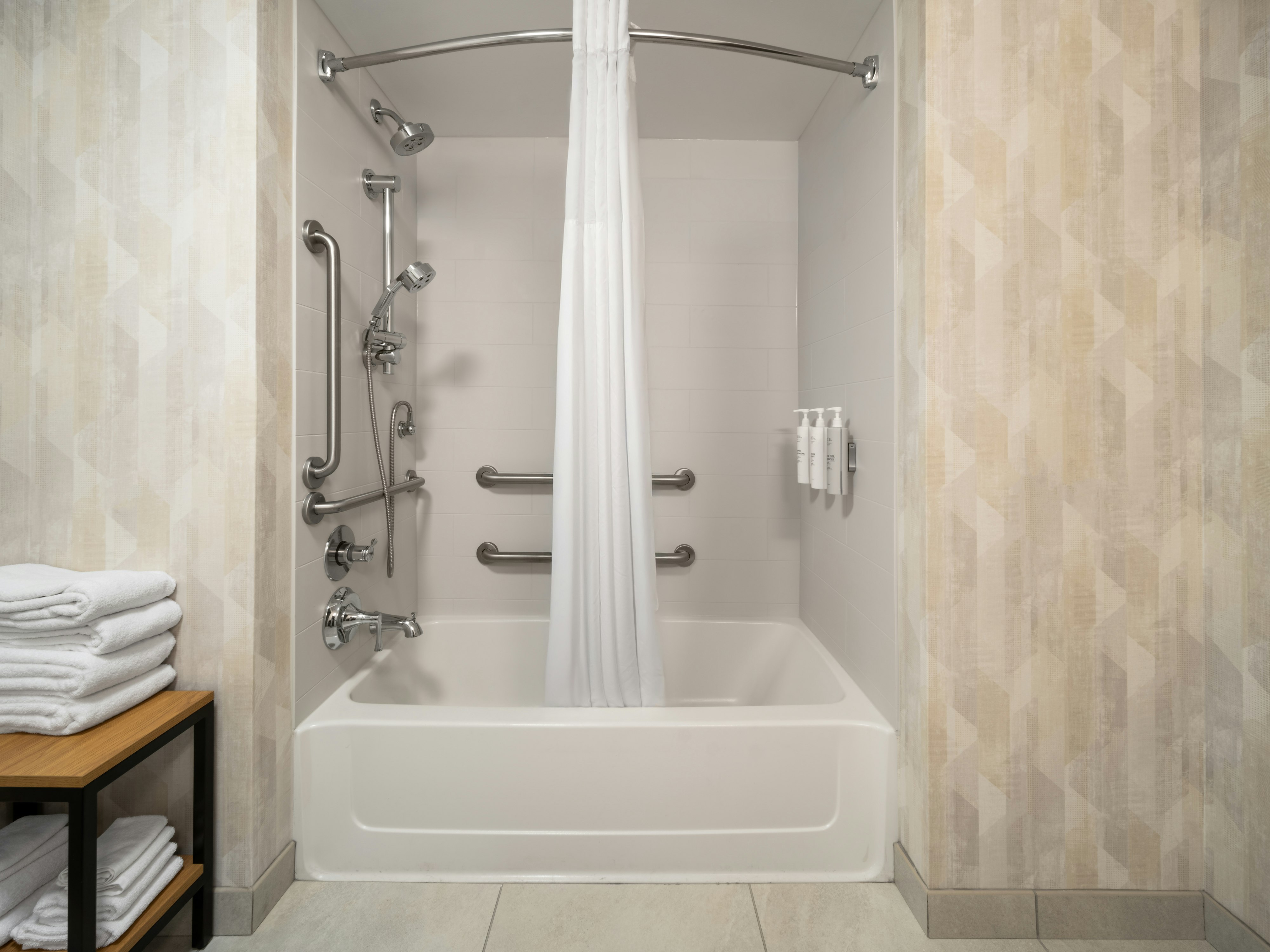غرفة بسرير كينج لذوي الإعاقة، Hampton Inn Warrenton 6/7