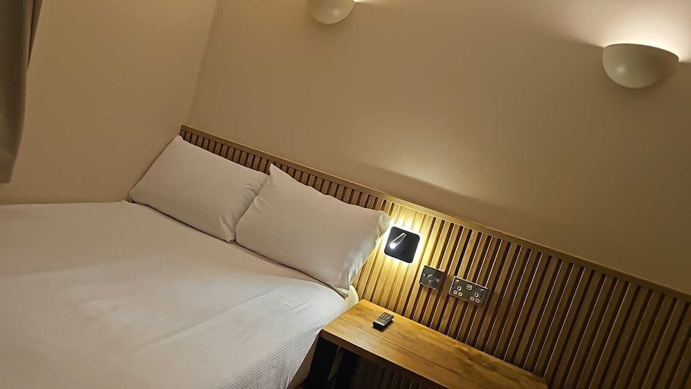 Exhibition Court Hotel 4 61/61