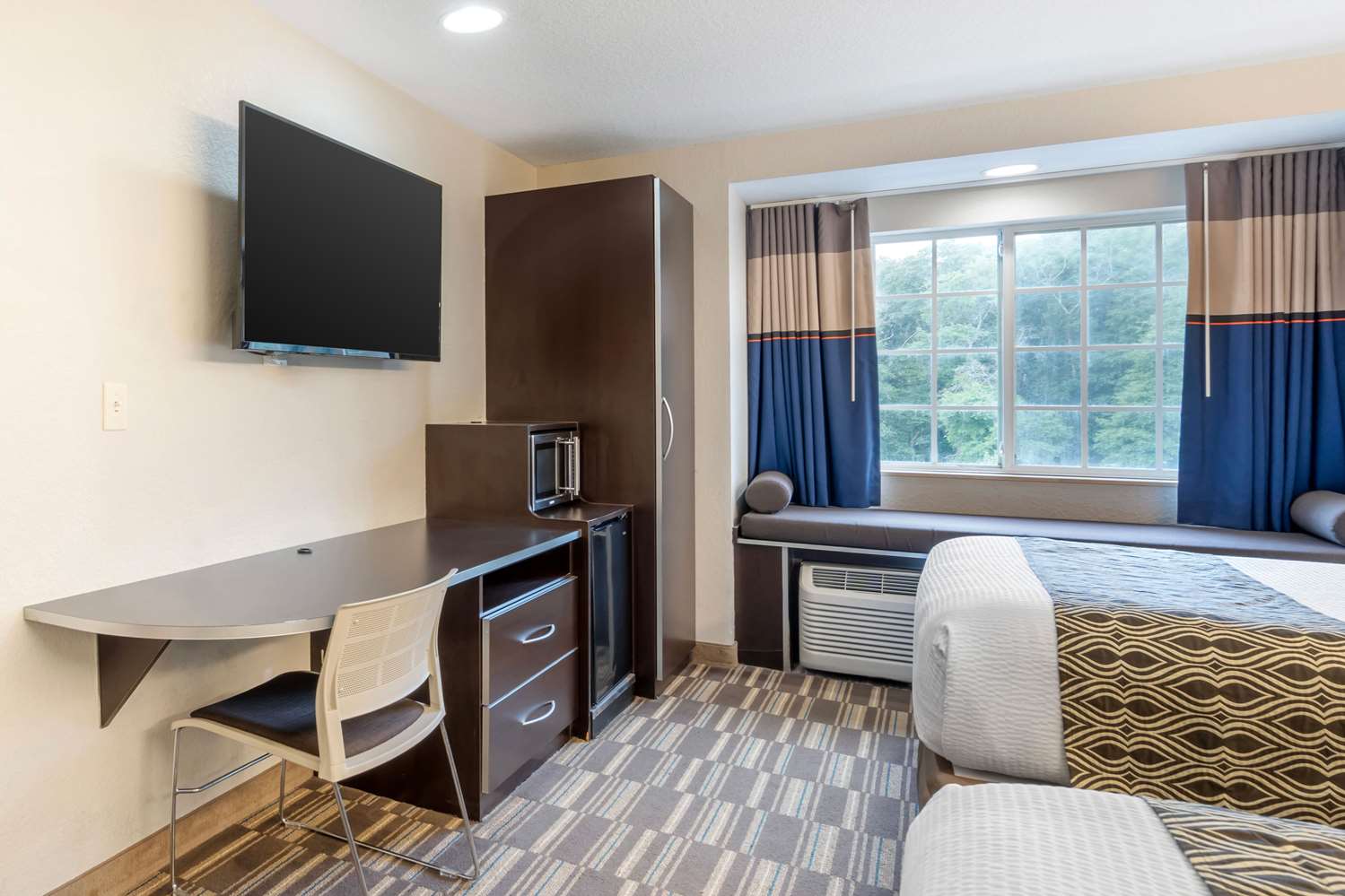 Microtel Inn and Suites by Wyndham Brooksville 15/53