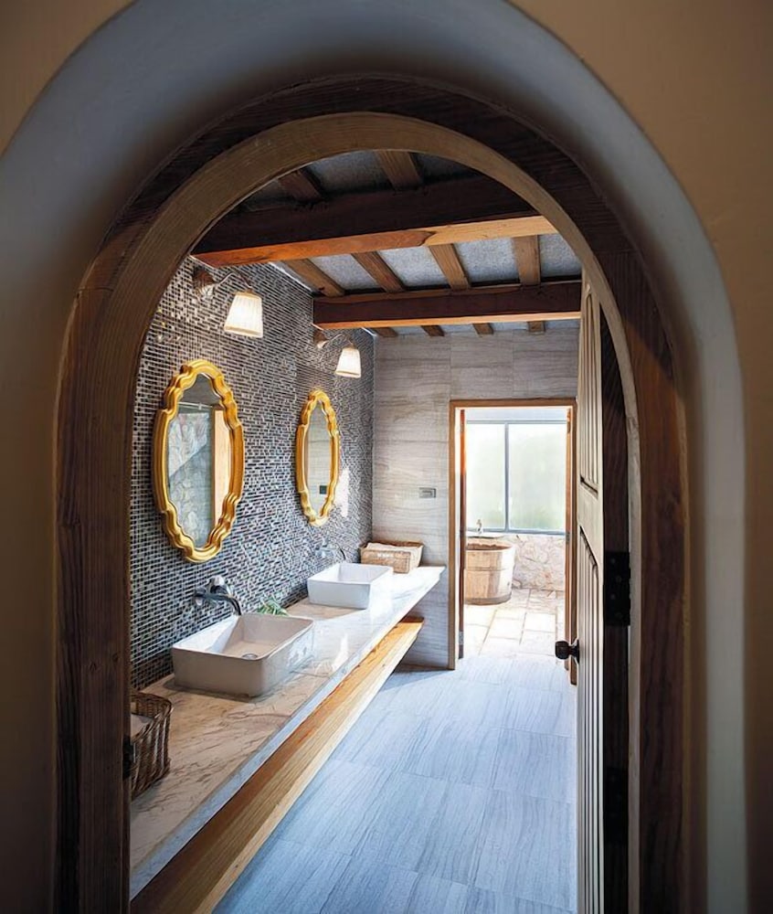 Mela Garden Retreat Cottage 50/75